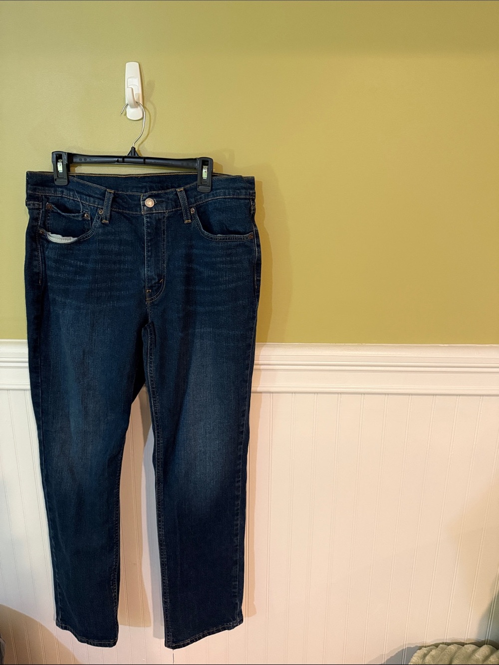 Men's Size 33W x 32L Levi's 541 Dark Indigo Straight Jeans